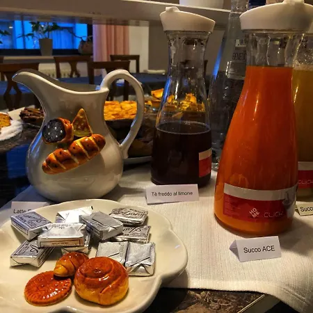 阿莫哈酒店 2* 里米尼